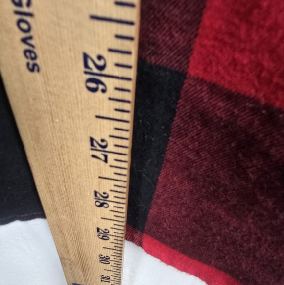 Old Navy The Classic Shirt Red and Black Plaid Long Sleeve Shirt Sz M - Picture 6 of 7